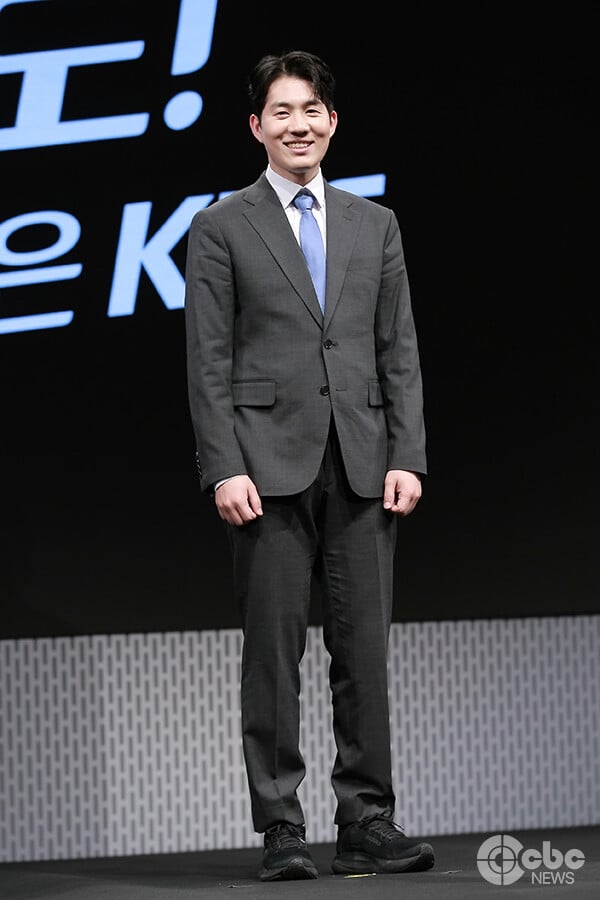 [Photo] Announcer Nam Hyun-jong, 'Steady Hosting at the KBS 2026 North and Central America World Cup' Production Presentation