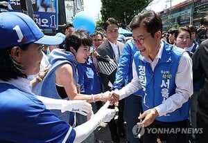 [June 3 Local Elections] Seoul Mayoral Candidate Jung Won-o's 'Running Campaign' on the Last Day of Early Voting... Targeting Voter Sentiment in Gangbuk and Han River Belt