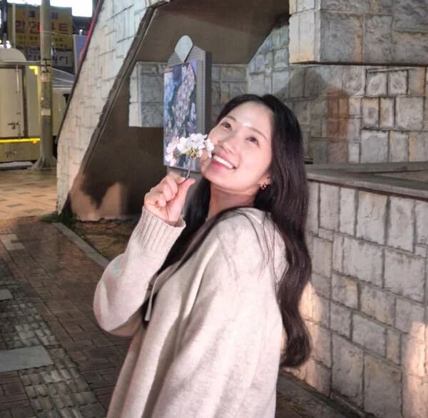 Actress Kim Hye-yoon Sparks Dance Craze at Fan Meeting... Races to First Place in July Netizen Awards Best Actress Category