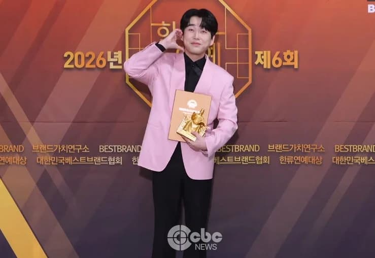 Hwang Young-woong Achieves '50,000 Club' in July Netizen Awards Male Singer Category... Will He Surpass 60,000 Votes?