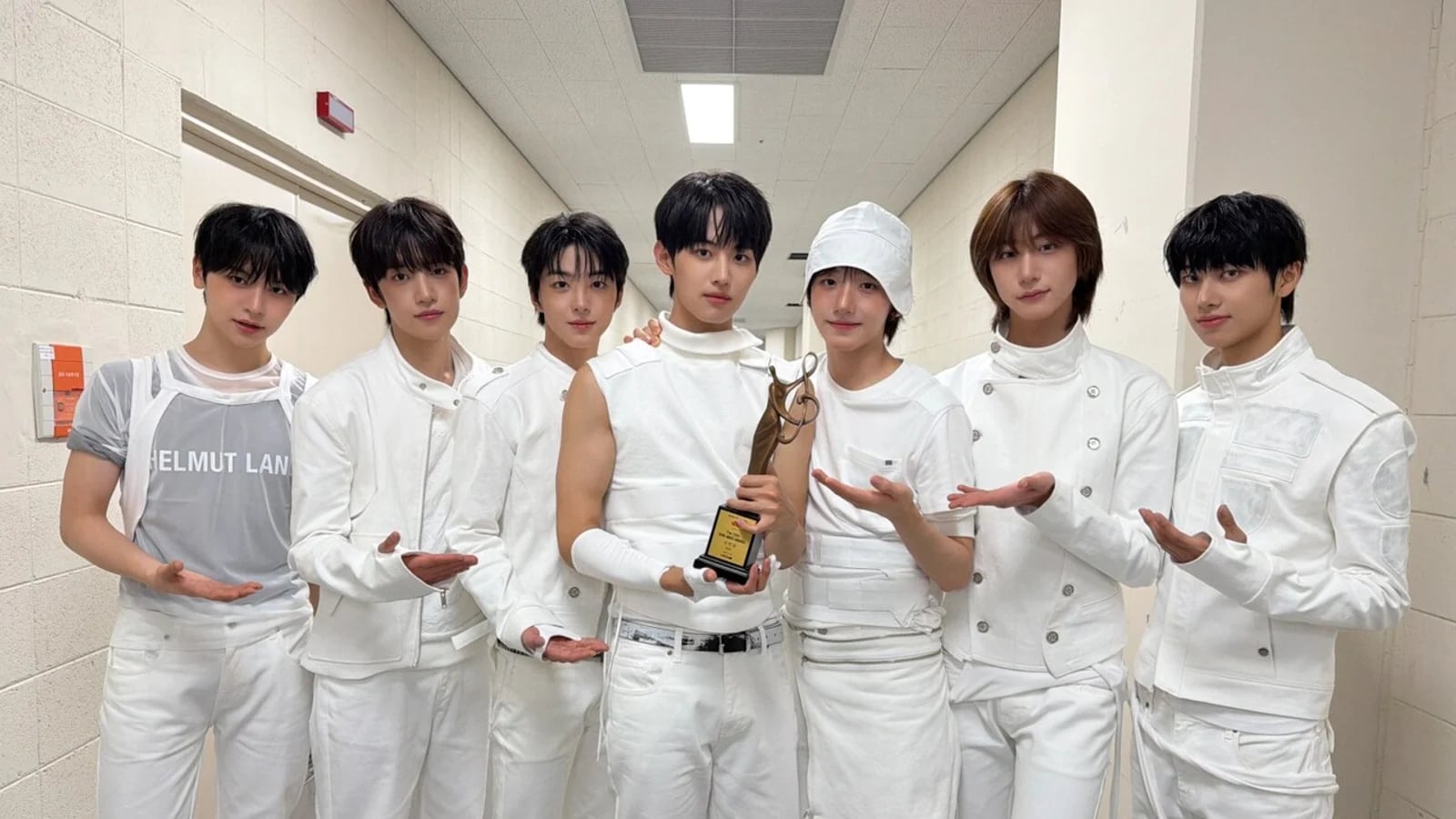 IDID Wins Rookie Award at 'Seoul Music Awards'!