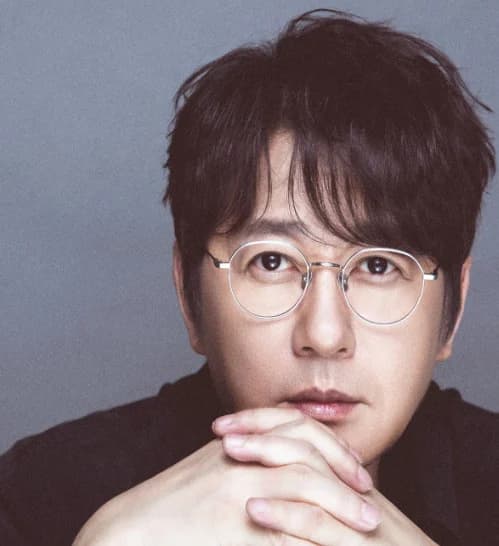 Shin Seung-hun Holds 2nd Place in July Netizens Awards Mega Star Category... 'Legendary Fandom' Gains Attention in Late-Race Competition