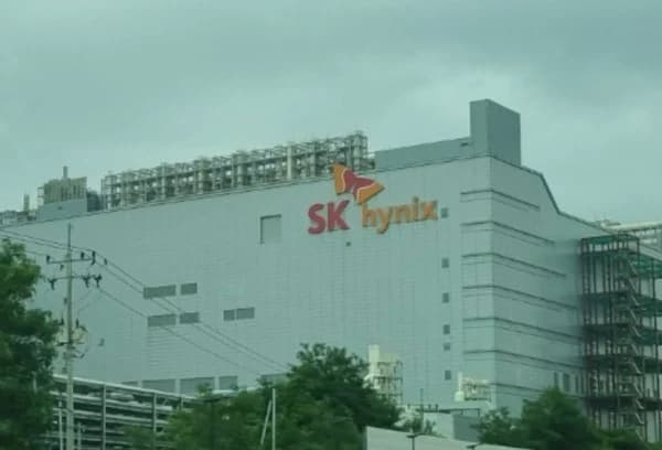 SK Hynix Gives Up Previous Day's Gains in One Day... Semiconductor Stocks Weaken Amid US-Iran Tensions