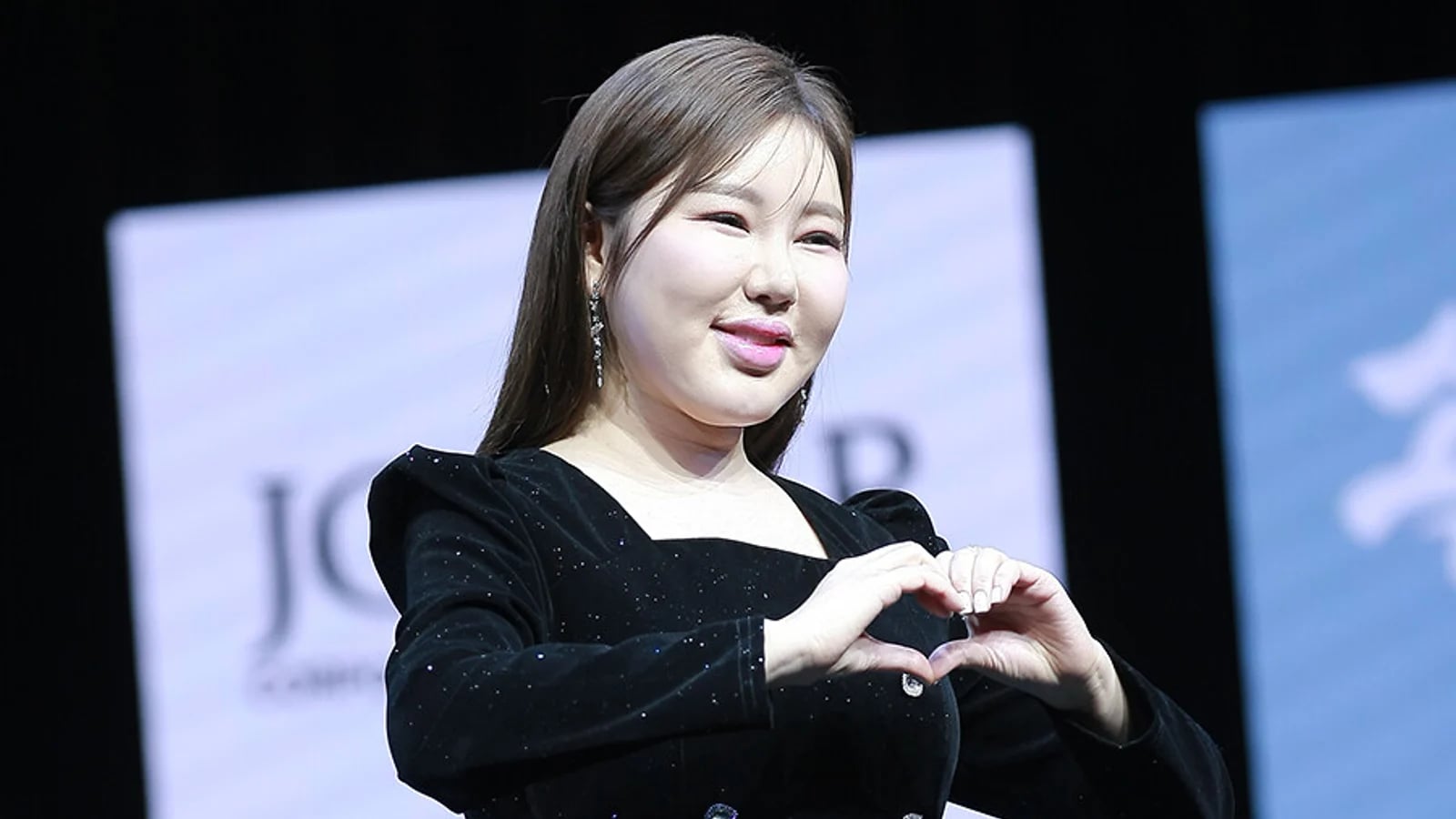 Song Ga-in Visits Maenggol Village on 'Jeongnyeok-ri Community Center'... Shares Voice Phishing Experience, "You Mustn't Even Hesitate"