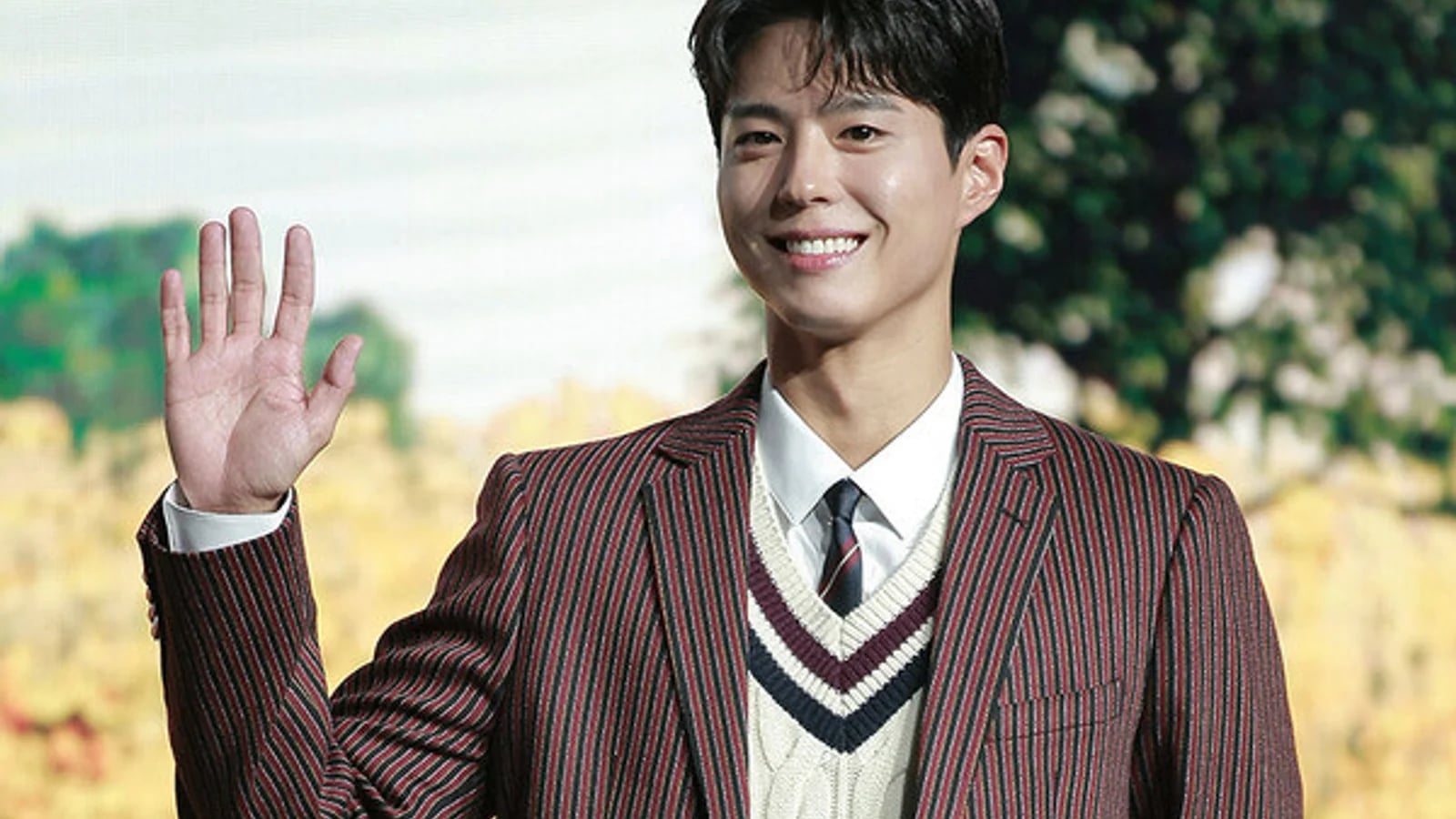 Park Bo-gum Proves His Sincerity Through Making-of Video... A Thoughtfulness That Even Changes the Mood On Set