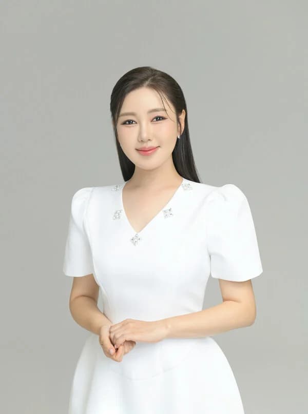Song Ga-in Joins SBS 'Jecheol-ri Village Hall' as Vice President... First Broadcast on the 26th