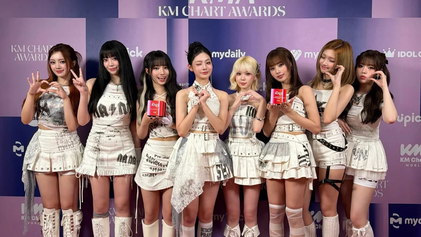 Girl Group UNIS Achieves Double Crown at 'KMA 2026'… From 'SWICY' Performance to Japan Debut, 'Upward Momentum'