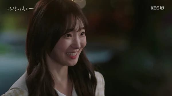 Lee Joo-yeon Shines in the Premiere of 'Love is on Its Way'... A Direct Romance as Fashion Designer Jang Seo-hyun Pursuing Her First Love, Ha Seok-jin