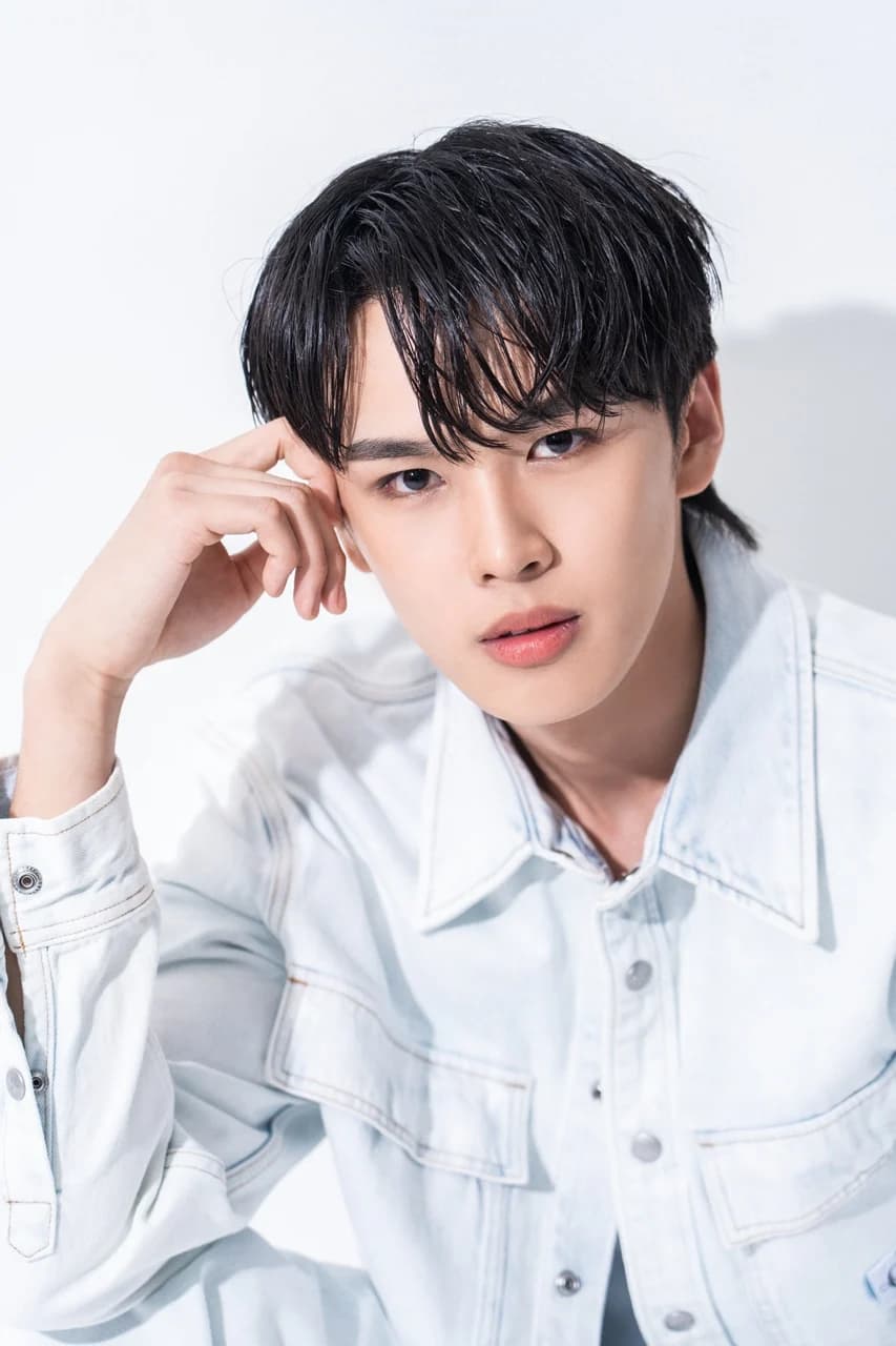 Shin Seung-hwan Leaves Strong Impression as 'Bully 1' in KBS 2TV 'Love Comes' Premiere… Rising Actor Proves His Presence