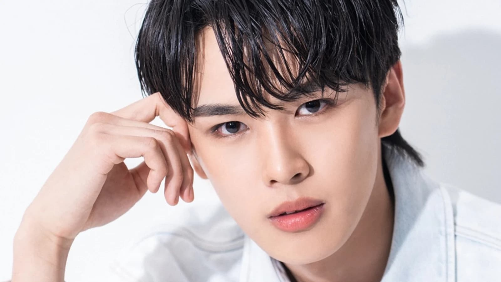 Shin Seung-hwan Leaves Strong Impression as 'Bully 1' in KBS 2TV 'Love Comes' Premiere… Rising Actor Proves His Presence