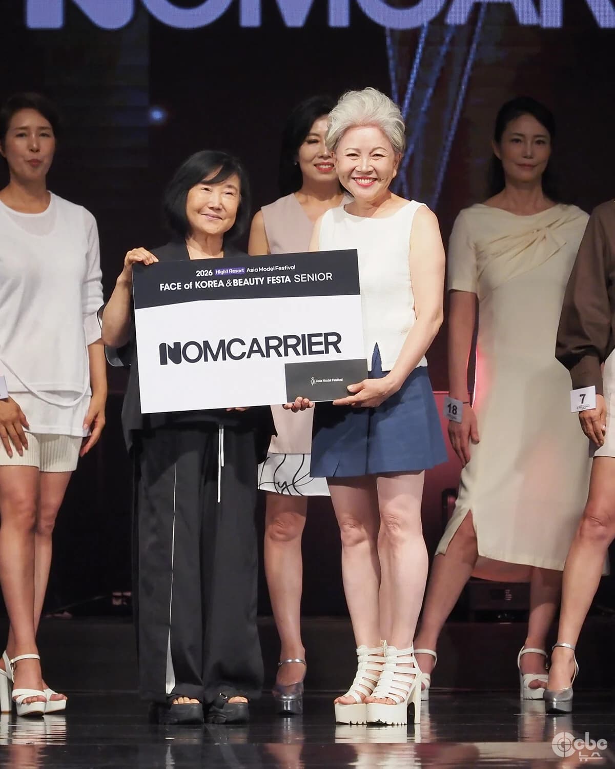 Jung Hong-ja Honored with 'Non-Carrier Award' at '2026 Face of Korea Senior'... Photo Time at High1