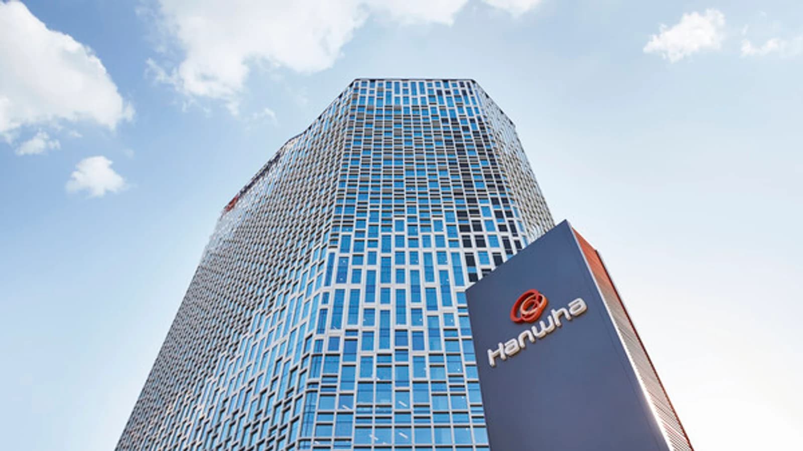 Hanwha Group Announces August 1 Executive Reshuffle… Vice Chairman Kim Dong-kwan Promoted to Senior Vice Chairman as Third-Generation Leadership Strengthens