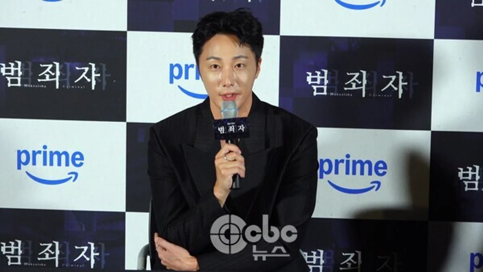 Jung Il-woo says, "I approached my first Japan debut work, Amazon Prime's 'Criminal,' with the heart of a rookie"… tops local charts