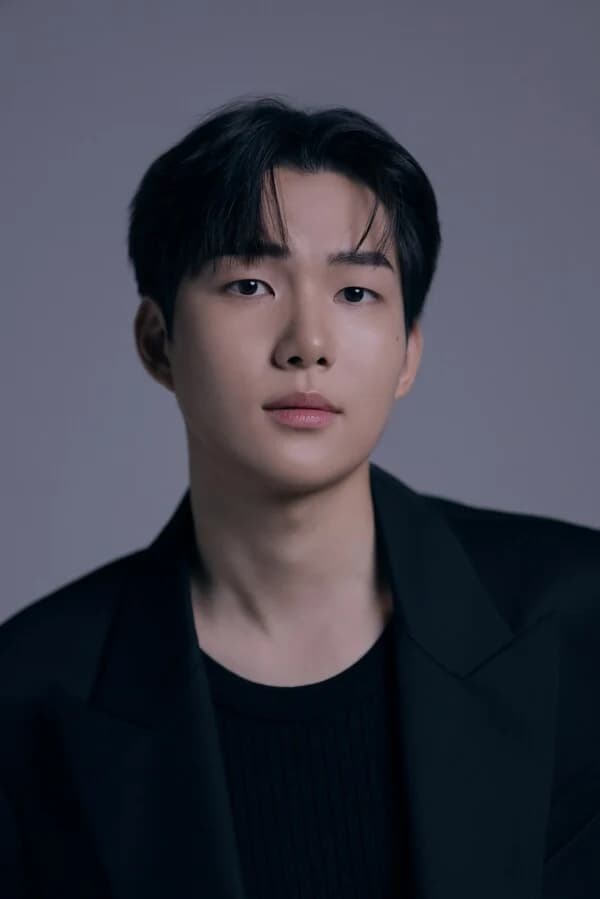 Tang Joon-sang Signs Exclusive Contract with Billion... A New Leap for the 16-Year Veteran Actor