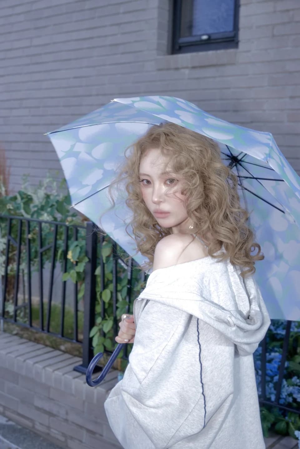 Sunmi's 'Forever July' Challenge Craze… SEVENTEEN, TWICE, Epik High, and Other K-pop Stars Join In