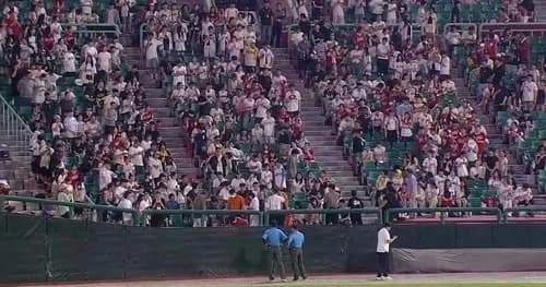 25 Heat-Related Illness Cases Amid Heat Wave... KBO Halts All First- and Second-Tier Baseball and Cancels Games for Second Consecutive Day