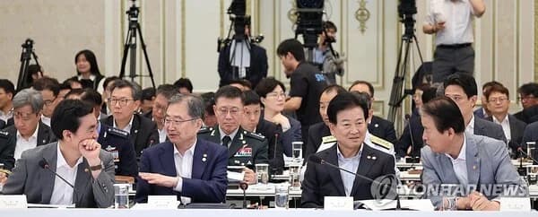 Unification Ministry "Pushing for Official Use of North Korea's State Name and Replacing 'Main Enemy'"... President Lee Jae-myung "Social Conflicts Require Cautious Approach"