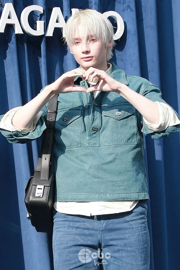 TXT's Hueningkai Attends Ferragamo 'Cara Bag' Launch Event... Sends Hearts to Fans Amid Sweltering Heat
