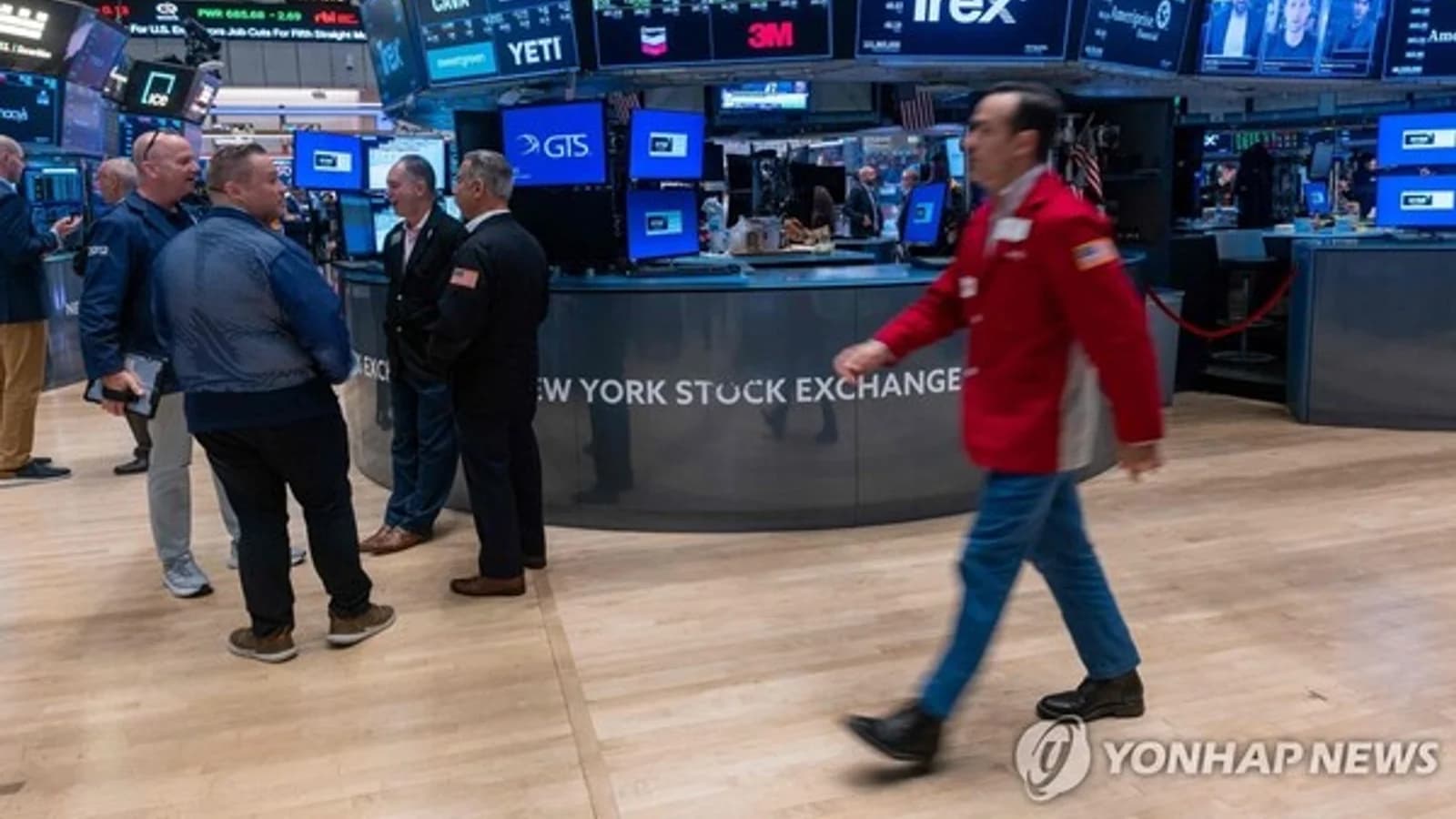 Weak U.S. Jobs Data Fuels Expectations of Fed Rate Pause... S&P 500 Hits All-Time High