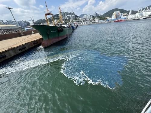 425L of Diesel Spills from Russian Cargo Ship at Busan's Gamcheon Port... Coast Guard Completes 5-Hour Emergency Containment