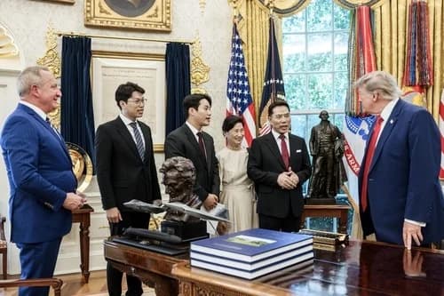 Pastor Son Hyun-bo of Segye-ro Church Meets President Trump at the White House to Discuss Religious and Human Rights Issues in South Korea
