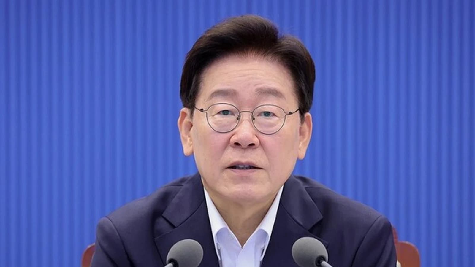 President Lee Jae-myung Moves to Eliminate 'Marriage Penalty'... Orders Review of 22 Tasks Including Loans, Housing Subscriptions, and Taxation