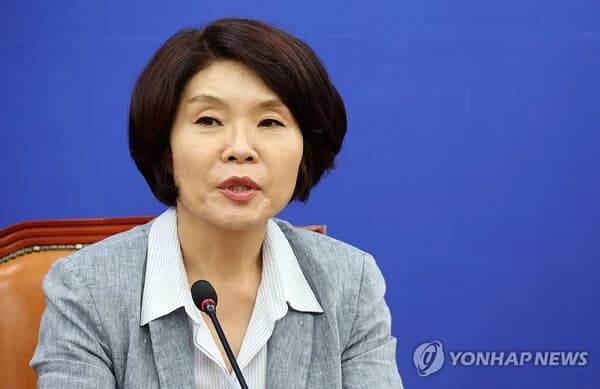 Han Jung-ae: "Bus Houses Unrealistic in Korea... Apologize to Young People"... Democratic Party Goes All-Out on Youth Housing and ISA Measures
