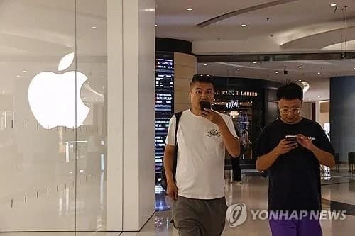 Apple Tests Chips from China's CXMT... Supply Chain Diversification vs. U.S. National Security Concerns