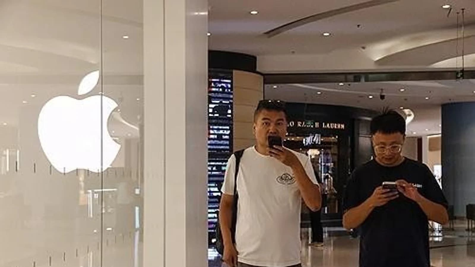 Apple Tests Chips from China's CXMT... Supply Chain Diversification vs. U.S. National Security Concerns