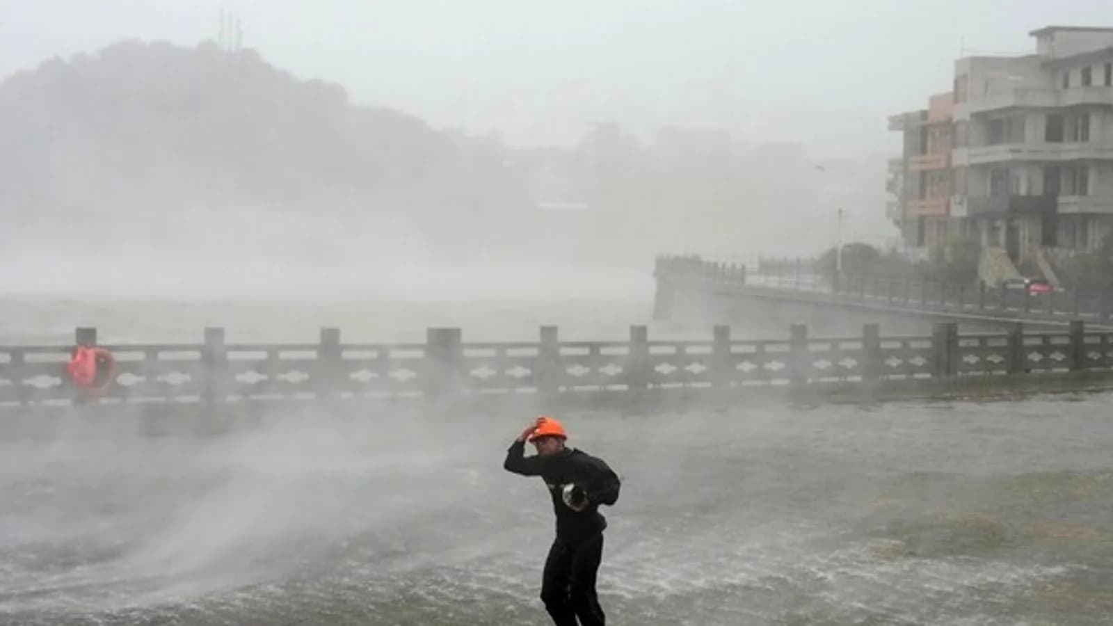 Typhoon 'Doksuri' Makes Landfall in China's Zhejiang Province... Shanghai Records Heaviest Rainfall in History, 1 Million Evacuated