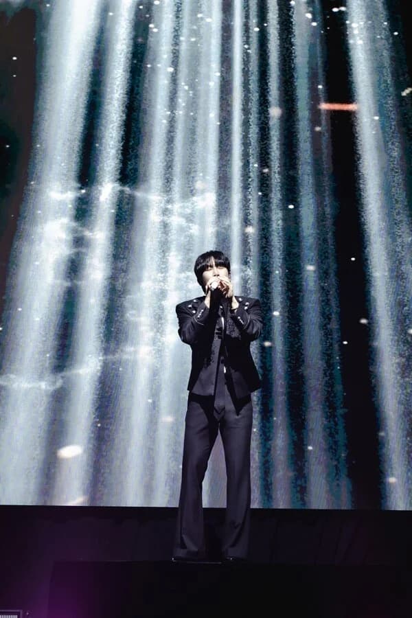BTOB's Seo Eunkwang Successfully Holds First Solo Concert in Hong Kong After 13 Years Since Debut... New Song 'OUR YOUTH' Revealed for the First Time