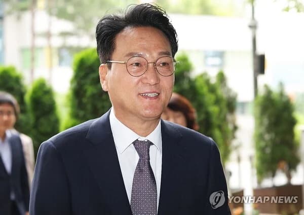 Gyeonggi Provincial Office of Education Launches 300 Dedicated Teachers' Rights Protection Officers... Superintendent Ahn Min-seok Files First Criminal Complaint Against Parent of Bucheon Ojeong Elementary School