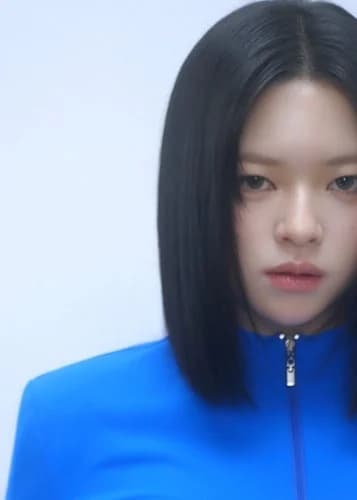 TWICE's Jeongyeon Shows Off Healthy Vibes in Jeju Island... Brighter Appearance After Overcoming Cushing's Syndrome Draws Attention