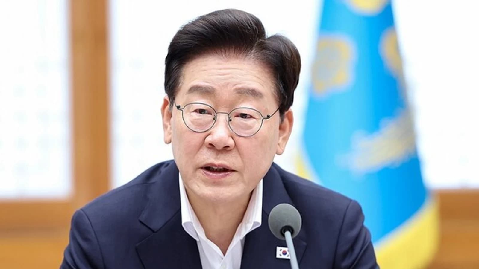 President Lee Jae-myung: "Honam Semiconductors: Beyond a Speed War to a Blitzkrieg"… Orders Temporary Relocation of Gwangju Military Airbase by Mid-2028