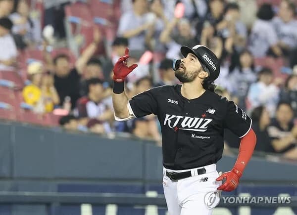 KT's Sam Hilliard Honored as KBO July MVP... First Foreign Hitter in 6 Years