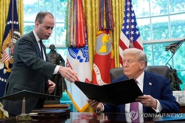 Trump Considers Declaring Victory on 'Strait of Hormuz Reopening' in Iran Conflict... Missile Depletion and Netanyahu's Resistance Emerge as Variables