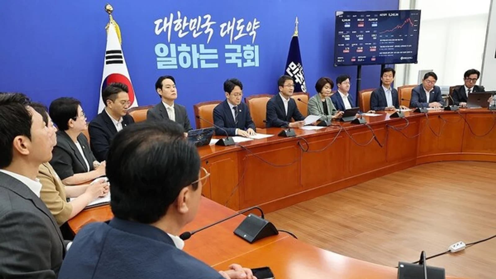 Democratic Party Accelerates Legislative Push for 'Three Mega Projects' Within the Year... Han Byung-do: "National Assembly's Role is Crucial"... Yongin Semiconductor Site Visit and 52-Hour Workweek Exemption Discussion Also on the Agenda