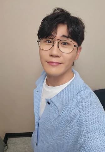Kim Junsu and Lee Mi-joo Join Young Tak's 'Ggeok-eo' Challenge... Big Bang and Girls' Generation Songs Reimagined as Trot Draw Attention