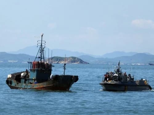 8 Chinese Vessels Caught for Illegal Fishing in Incheon's Yeonpyeongdo Waters... Joint Crackdown by Coast Guard and Navy