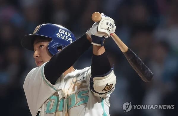 NC's Kim Hwi-jip Removed in Bottom of 4th Due to Left Thigh Cramps... "For Player Protection, No Hospital Examination Scheduled"