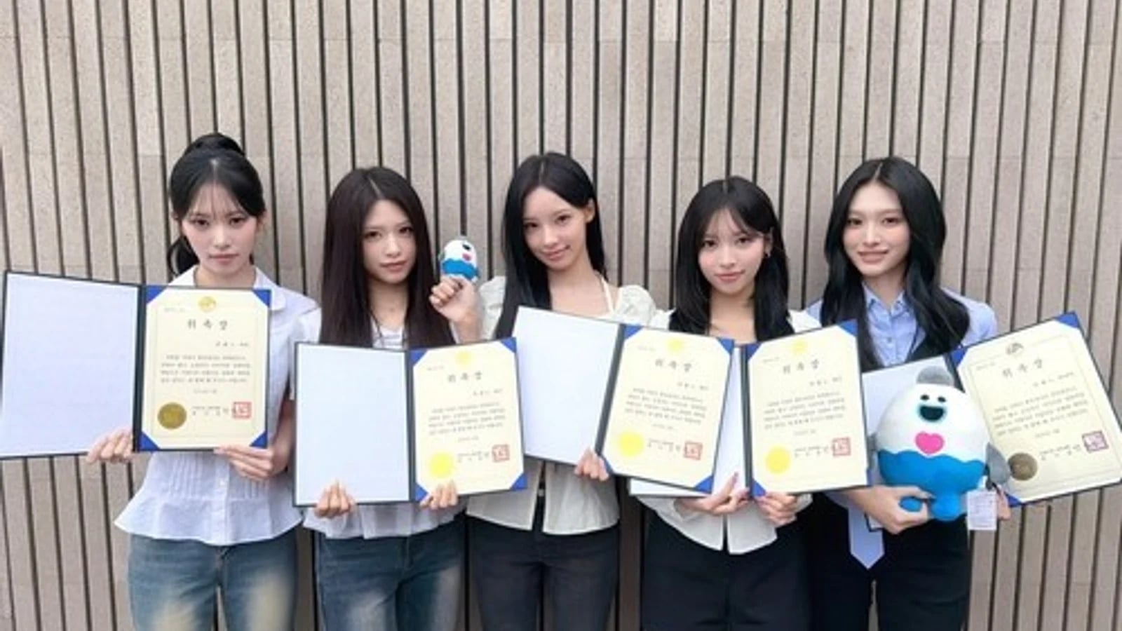 "A Special Bond with Geoje"... Ressence and Fandom 'Remain' Demonstrate Mutual-Growth Giving