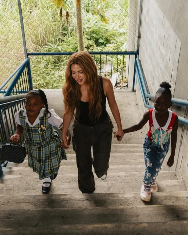 Shakira Donates $1.25 Million for Earthquake Relief in Her Home Country Colombia... Full 'Dai Dai' Royalties and Tour Ticket Proceeds to Support Education