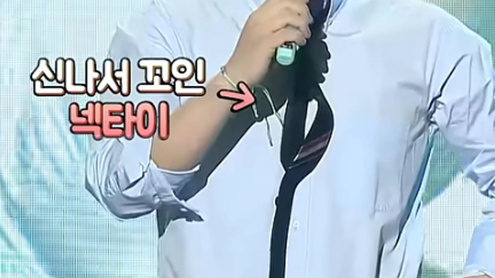 Hwang Young-woong's 'Necktie Incident' Behind the Scenes of Fan Meeting... After 22 Seconds of Struggling, "Ah, forget it. Let's just do it" — His Cool Surrender Becomes a Hot Topic
