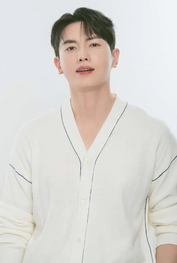 Park Shin-woo Signs Exclusive Contract with T&I Cultures... "Fresh Looks and Steady Acting Skills Recognized"