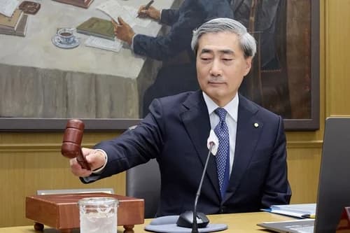 Bank of Korea Raises Base Rate to 3.00%... Governor Rhee Chang-yong: "Preemptive Response 'With a Hoe' Before Inflation Grows"