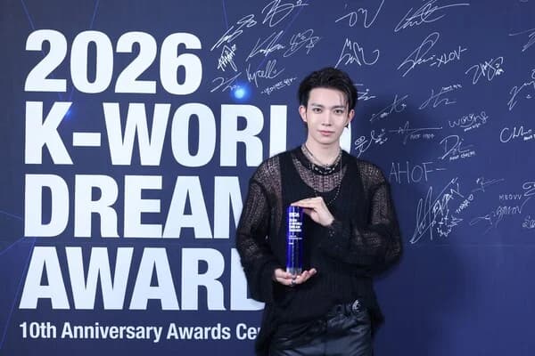 Evan Wins 'All-Round Musician Award' at K World Dream Awards... Tops iTunes Charts in 9 Countries with 'RIDE OR DIE'