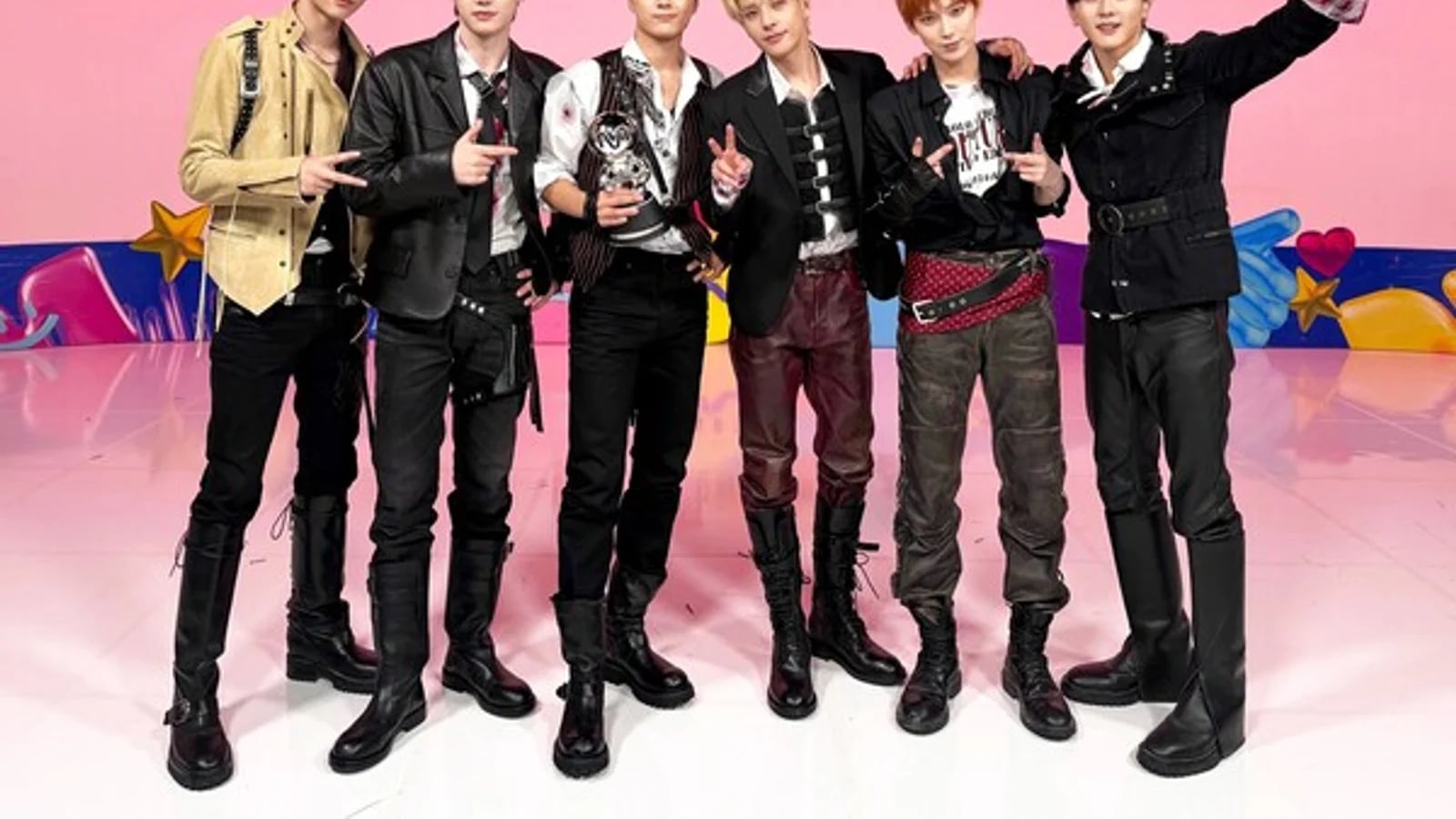 ENHYPEN's 8th Mini Album Sells 2.09 Million Copies in First Week... Fifth Double Million Seller and Two Music Show Wins