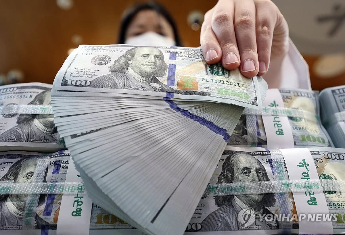 Dollar Deposits Top $100 Billion for First Time in History... Foreign Currency Deposits Also Hit Record High