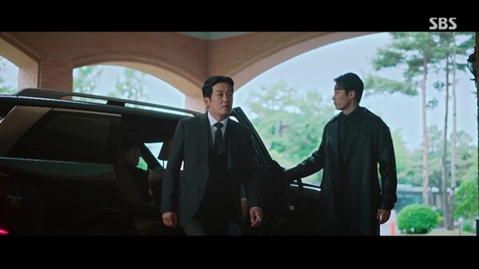 Heo Sung-tae Delivers Compelling Performance as 'Hammurabi Faction' Boss in 'The Chaebol X Detective 2'… Shooting Showdown with Ahn Bo-hyun and Layered Paternal Love for Jeon Chae-yeon