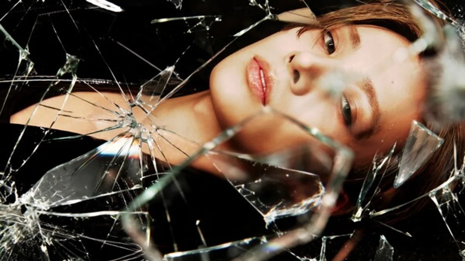 EVAN Unveils Concept Photo 'EXPLOSION' for First Mini Album 'DEATH OF ME'... Set for Release on September 7 at 6 PM